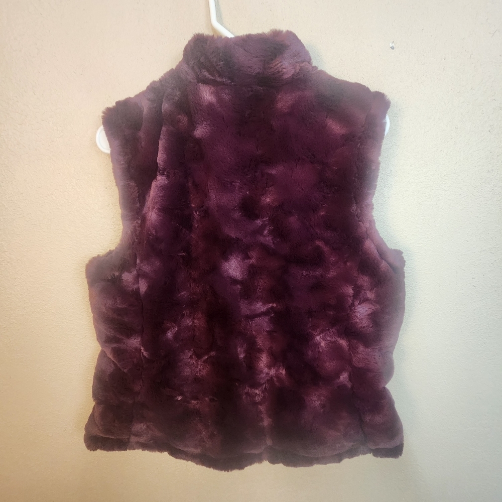 Nicole Miller Wine Reversible Faux Fur Vest Medium NWT (8187) - Picture 2 of 4